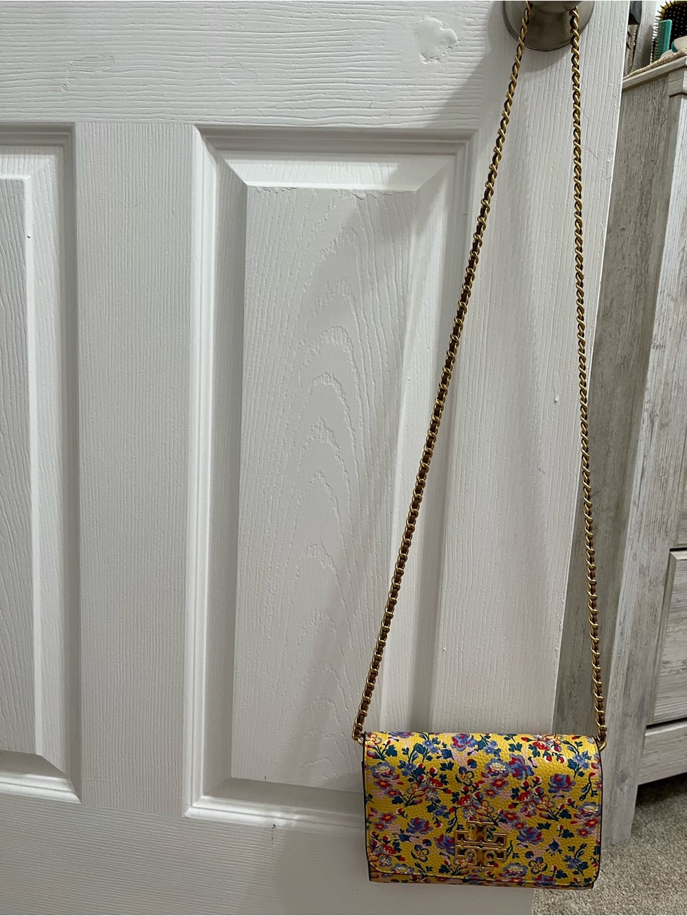 Tory Burch Yellow Floral Leather Crossbody with Gold Logo - Picture 13 of 15